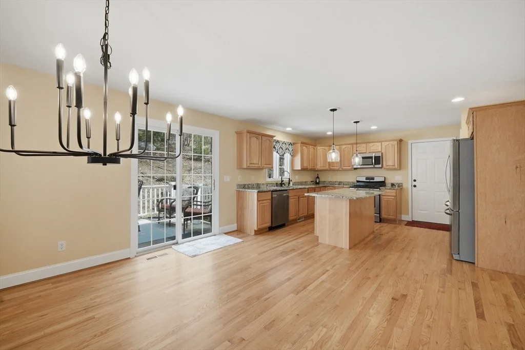 Photo of 1048 Main Rd