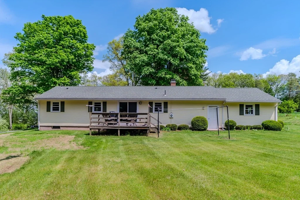 Photo of 8 Meadowbrook Dr