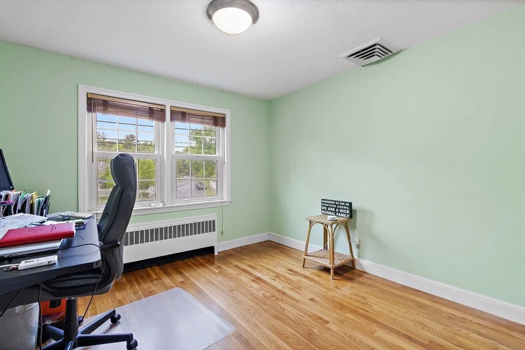 Photo of 145 Meadowbrook Rd