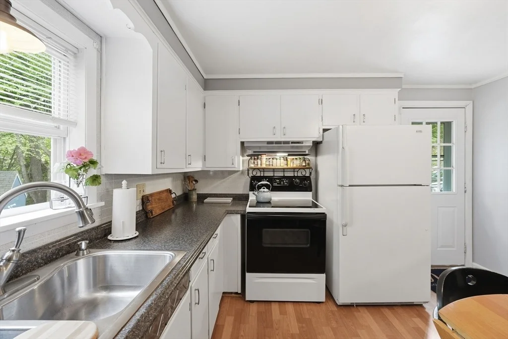 Photo of 39 N Common Rd
