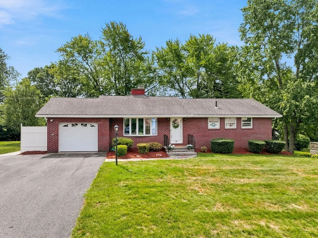 Photo of 19 Champlain Dr