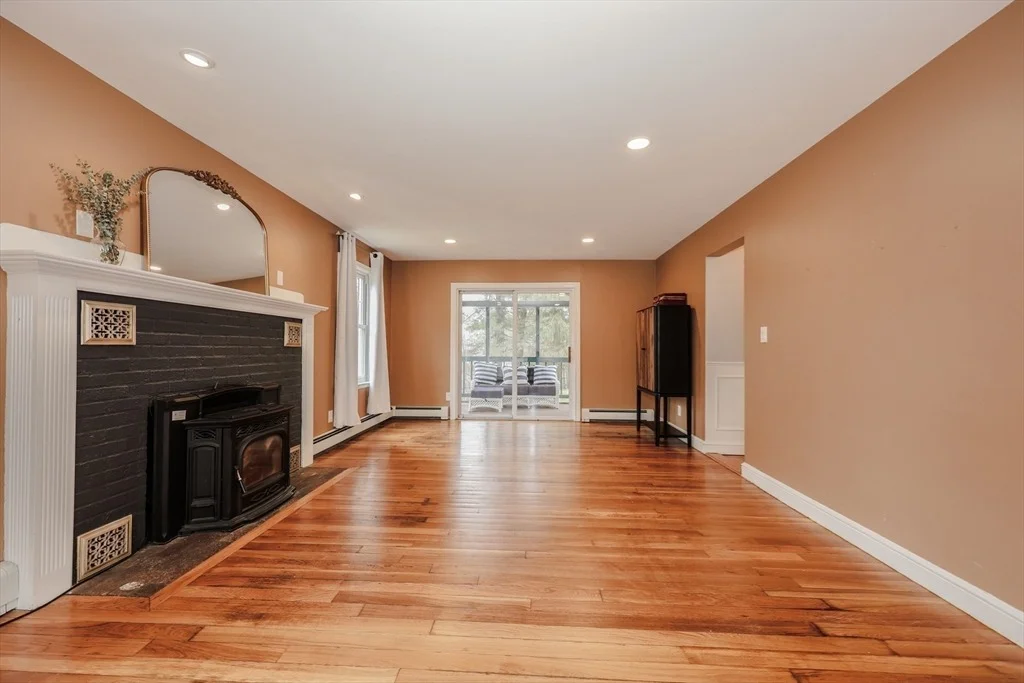 Photo of 34 E Derry Rd