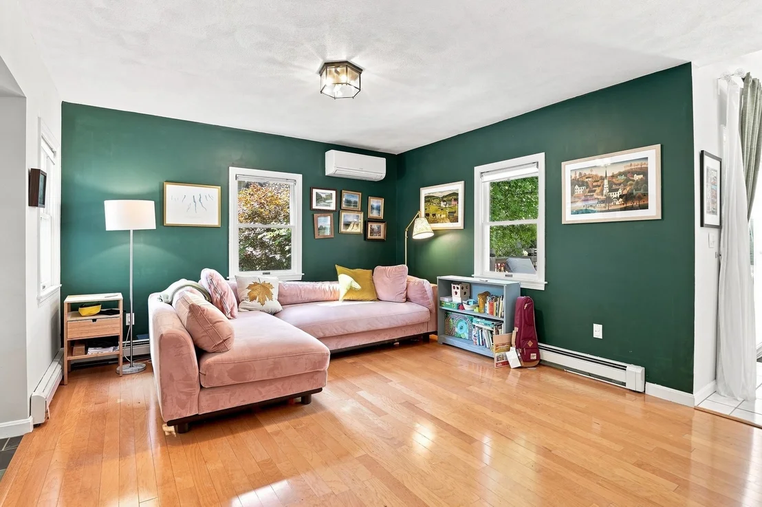 Photo of 19 Forest Avenue