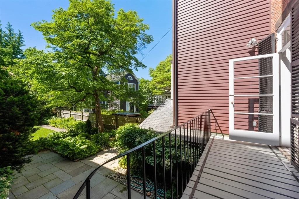 Photo of 33 Chestnut St