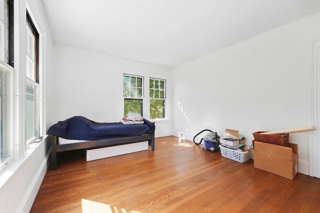Photo of 98 Bellevue Ave