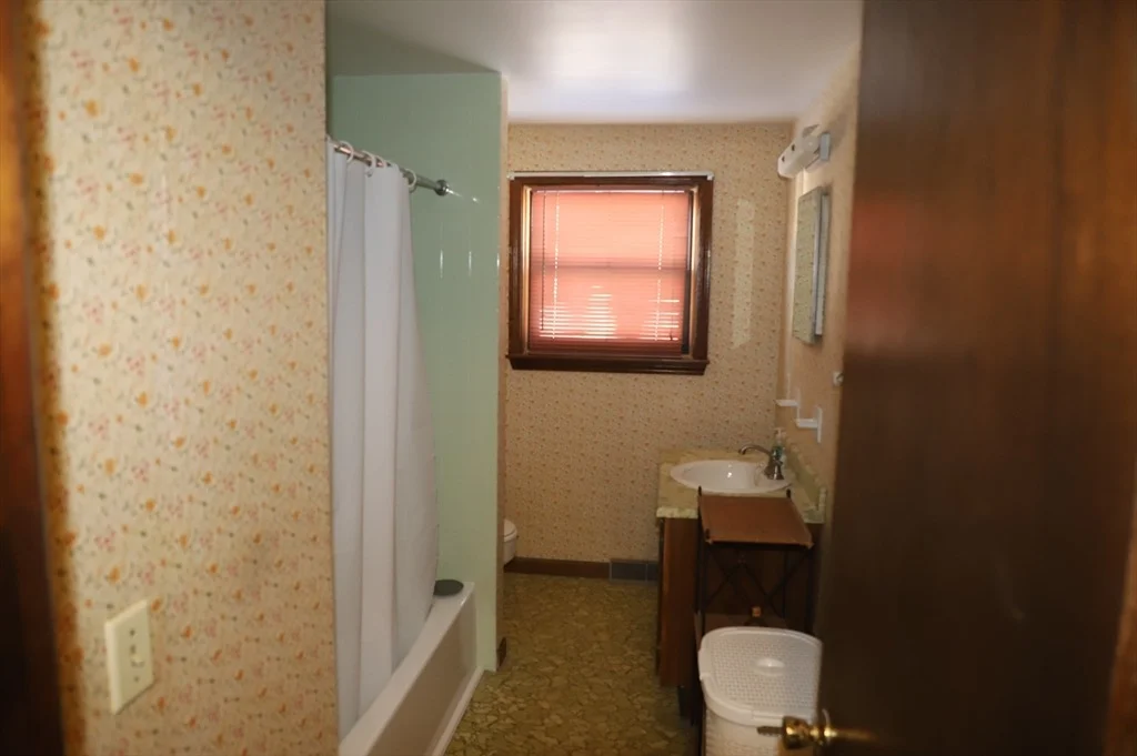 Photo of 208 Tamarack Drive