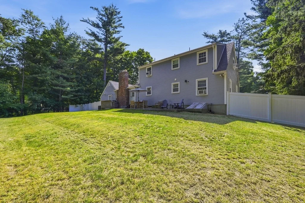Photo of 175 Pontoosic Rd