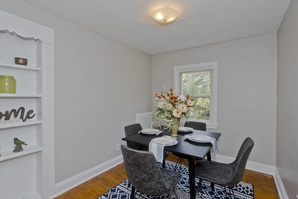 Photo of 351 Apremont Hsy
