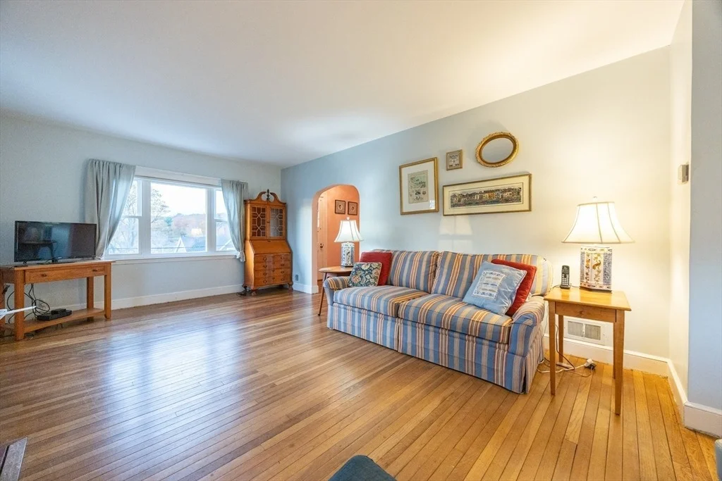 Photo of 51 Barnstable St