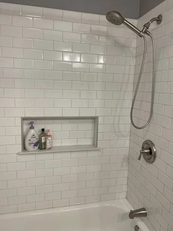 Photo of Unit 705 at 31 Blithewood Avenue