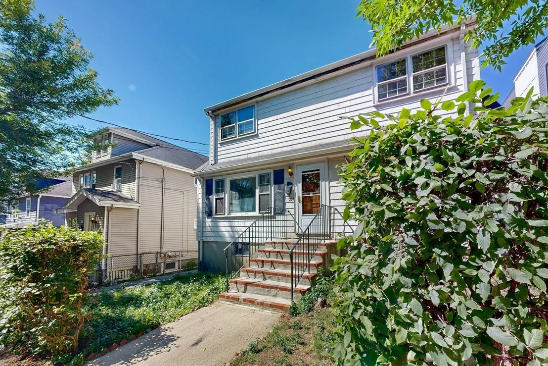 Photo of 20 Harvard St.