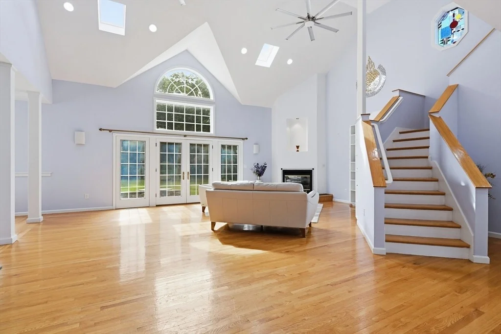Photo of 20 Raymond Cir