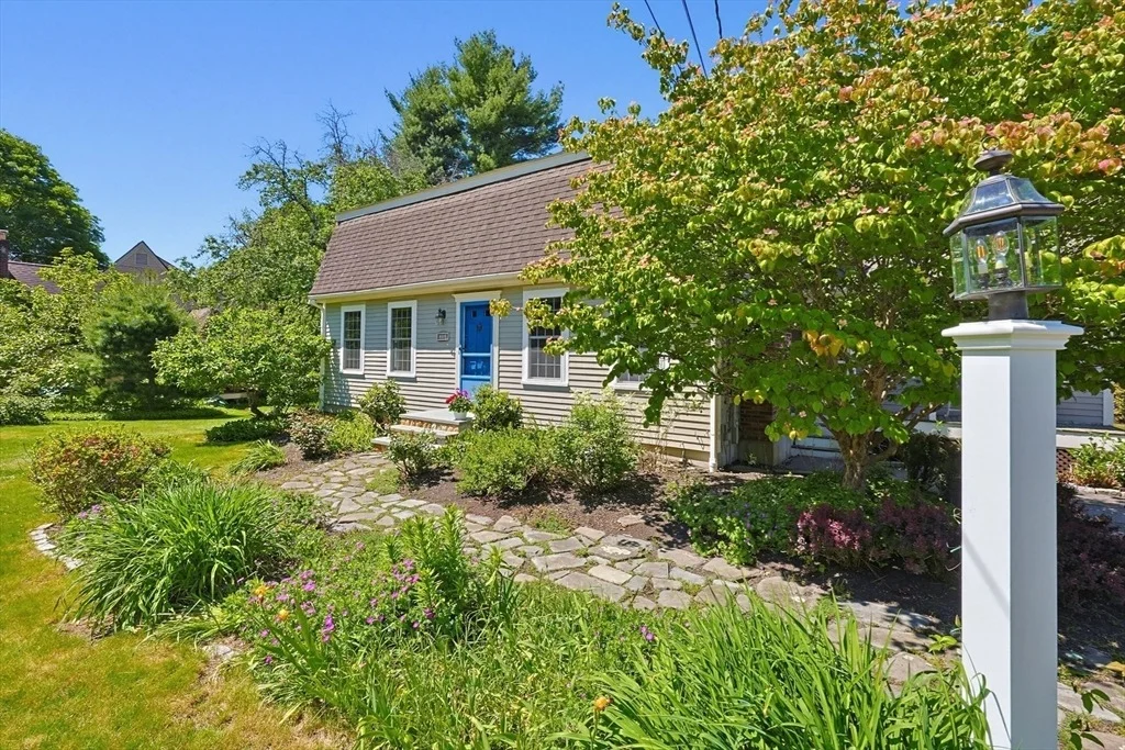 Photo of 203 Pleasant St