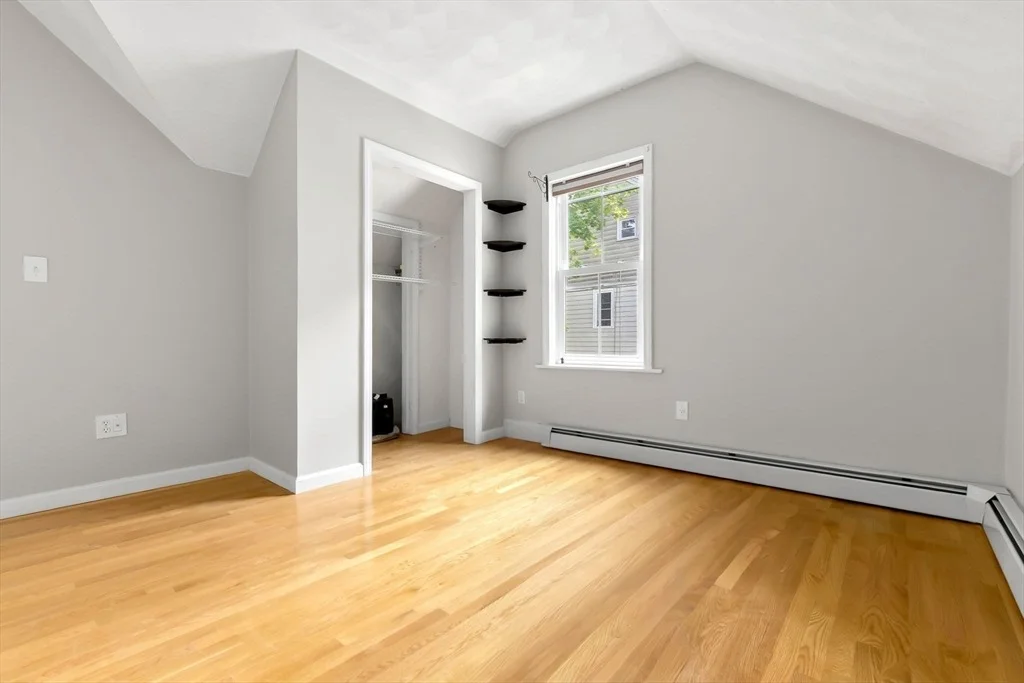Photo of 868 Main St