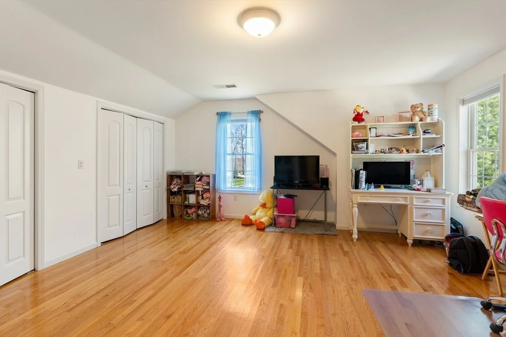 Photo of 368 Cottrell Rd