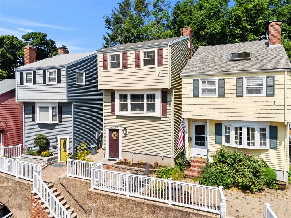 Photo of 6 Colonial Court
