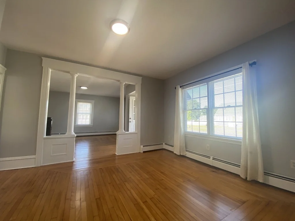 Photo of 986 N Eastern Ave
