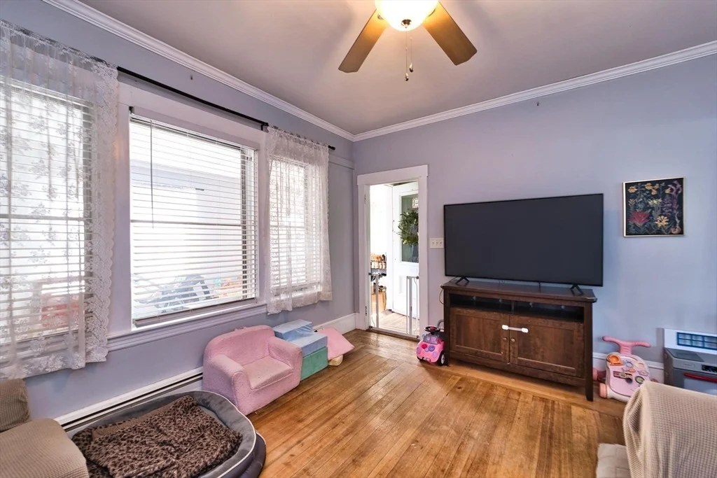 Photo of 627 King St