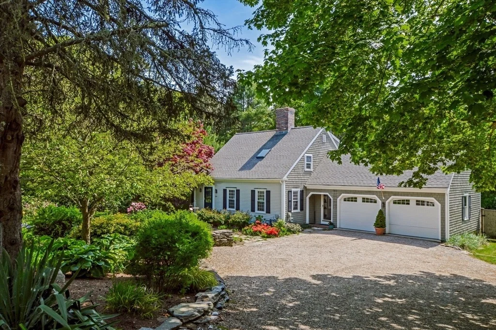 Photo of 290 Cotuit Bay Dr
