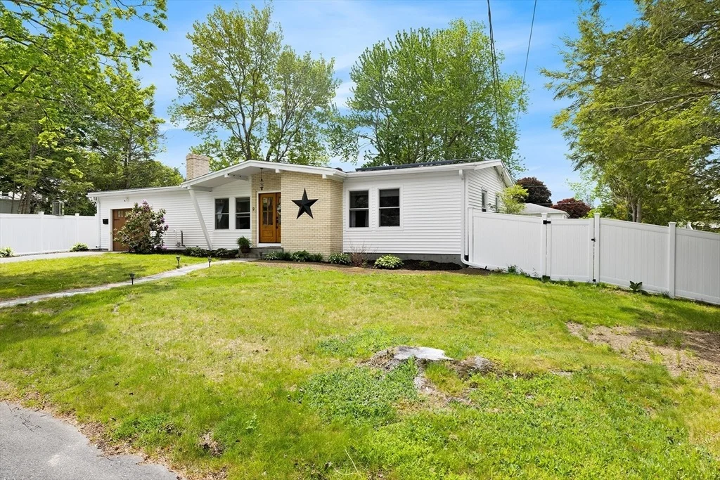 Photo of 9 Cloverleaf Rd