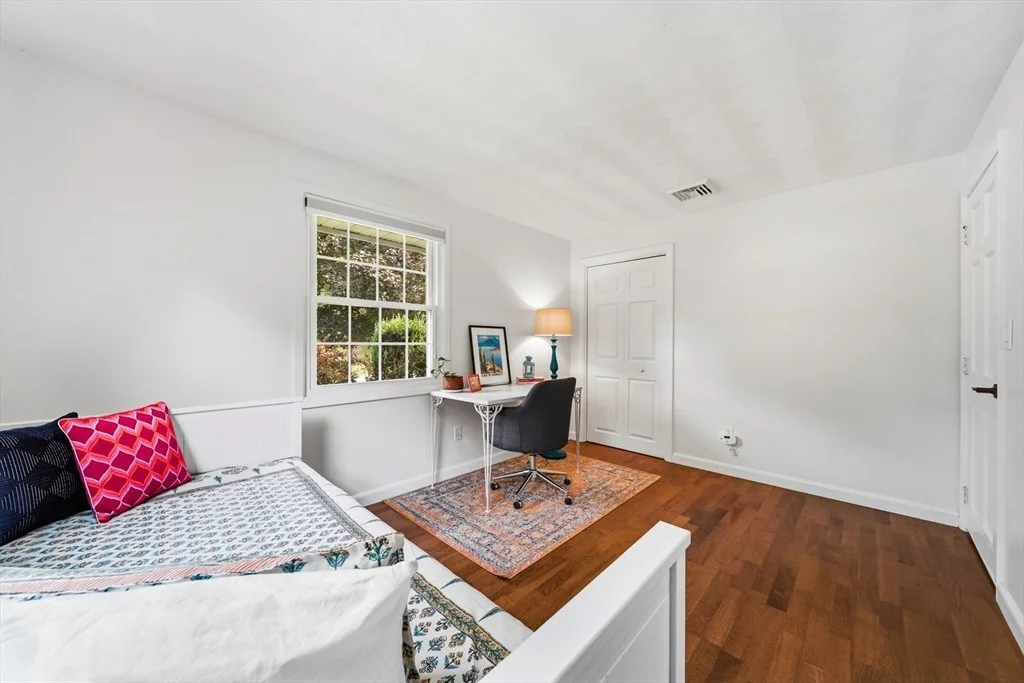 Photo of 38 Ruthellen Rd