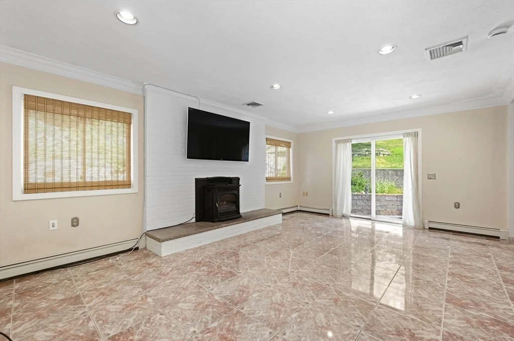 Photo of 12 Parkway Dr