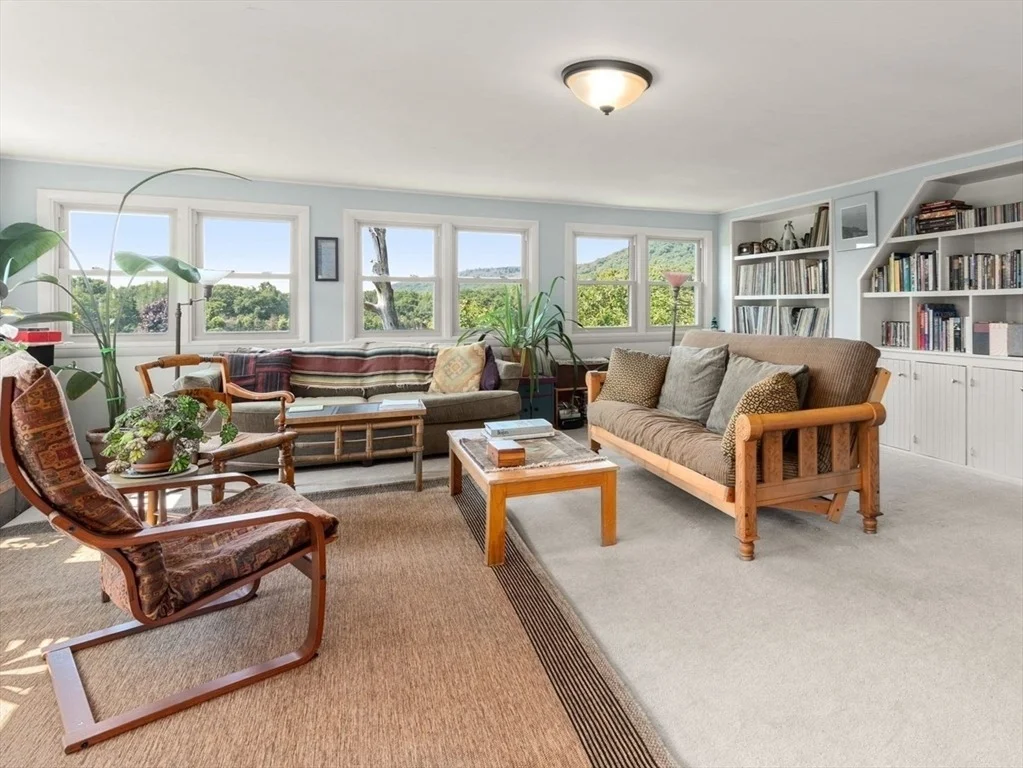 Photo of 287 Williamsburg
