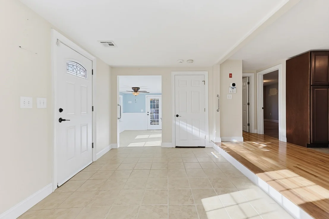Photo of 116 Lakeshore Dr