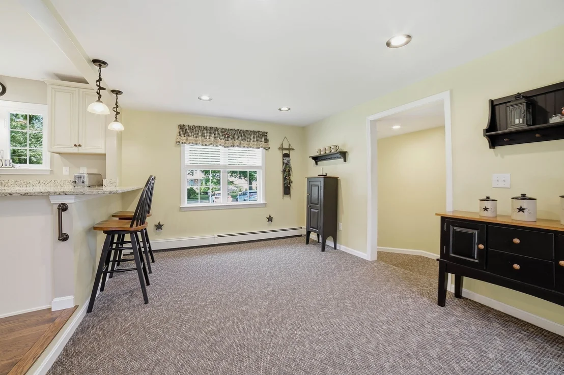 Photo of 425 River Road