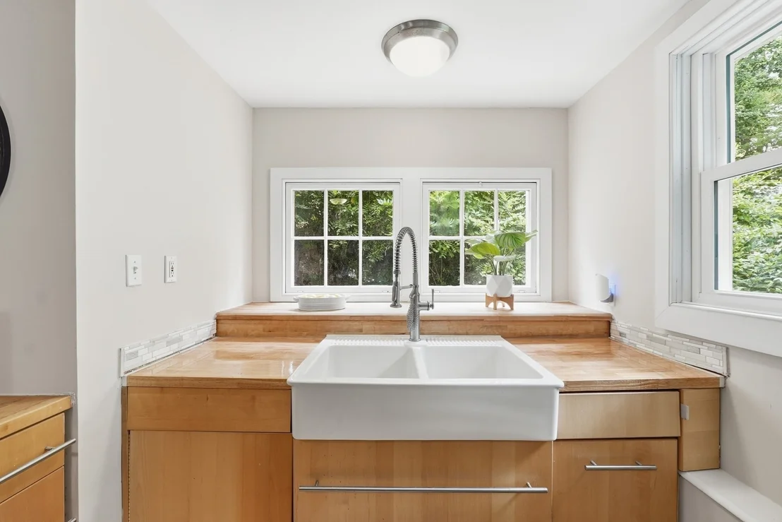 Photo of 3R Calvin St
