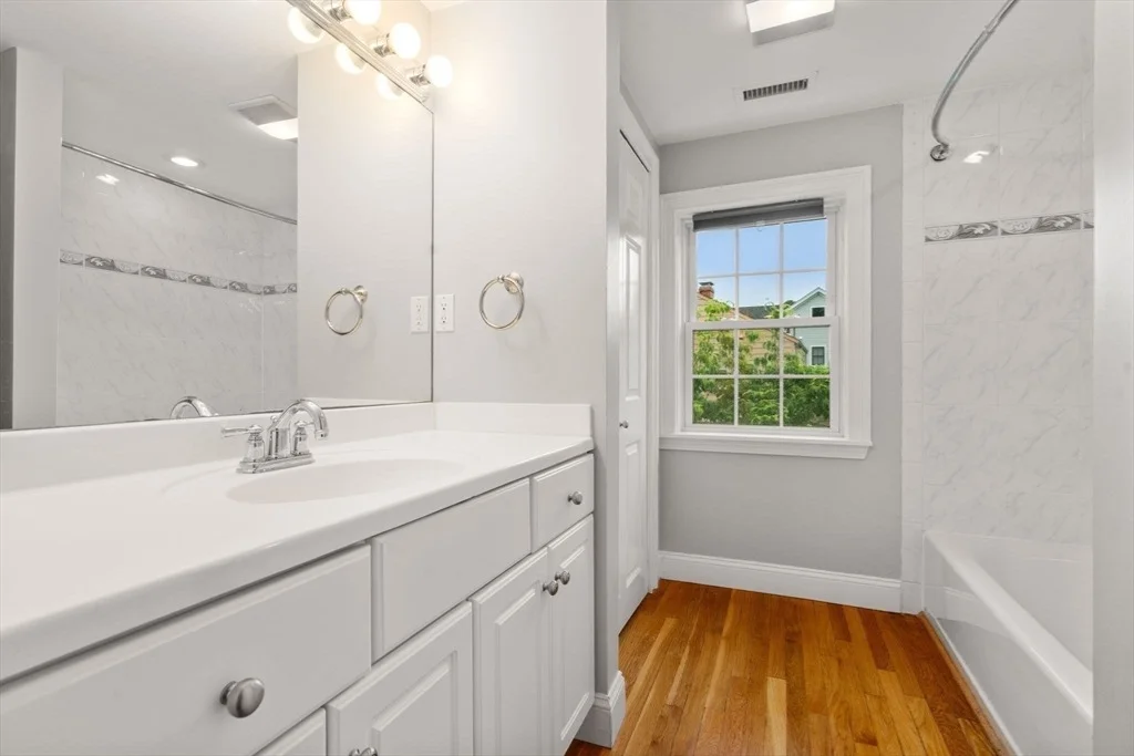 Photo of 155 Oak Street