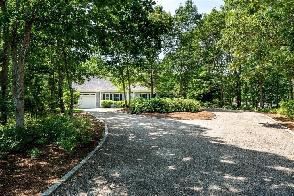Photo of 8 Macandrew Dr