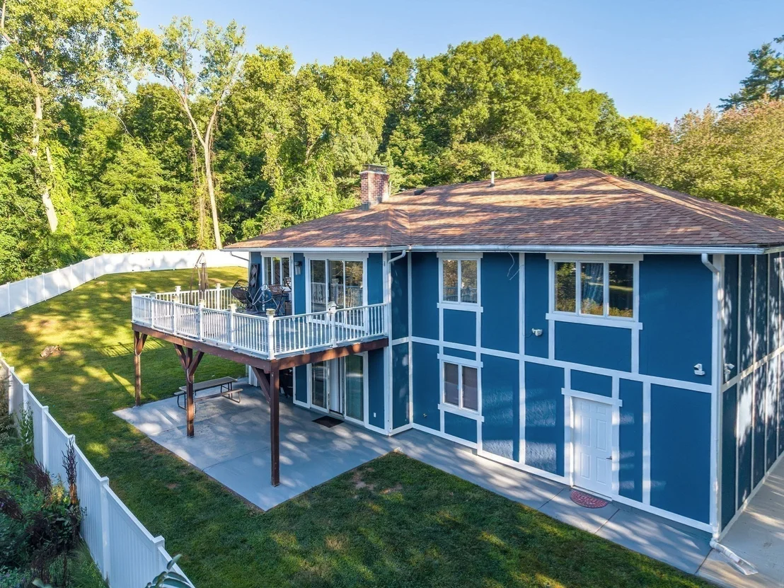 Photo of 10 Robert Dr