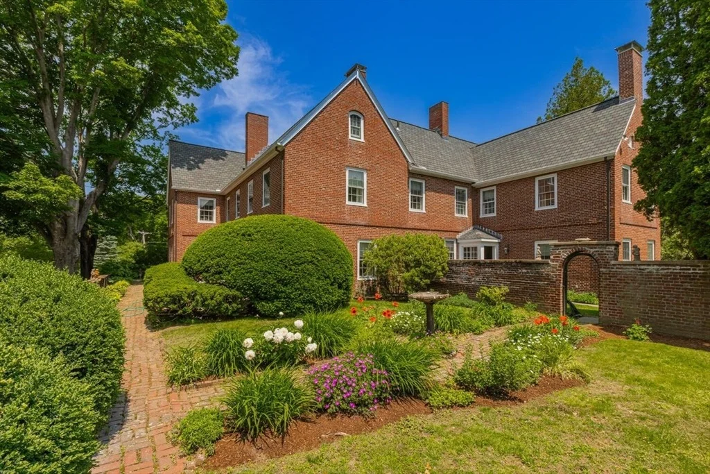 Photo of 82 River Rd