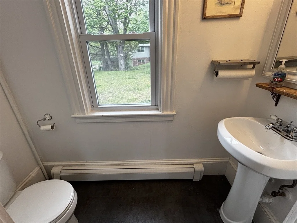 Photo of 1048 Main St