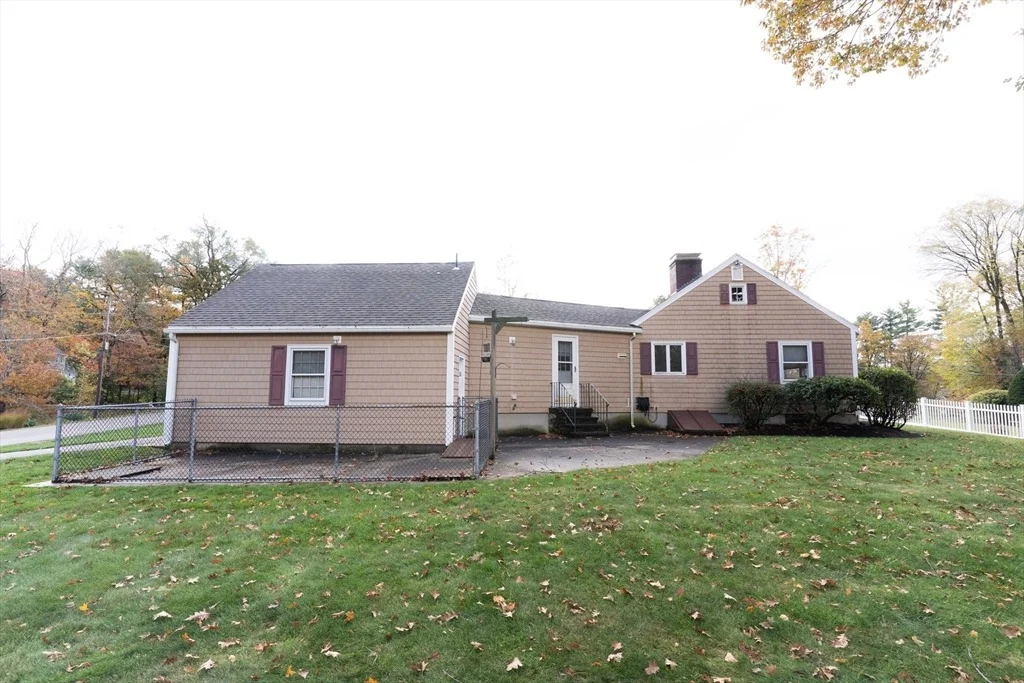 Photo of 1 Leslie Ln