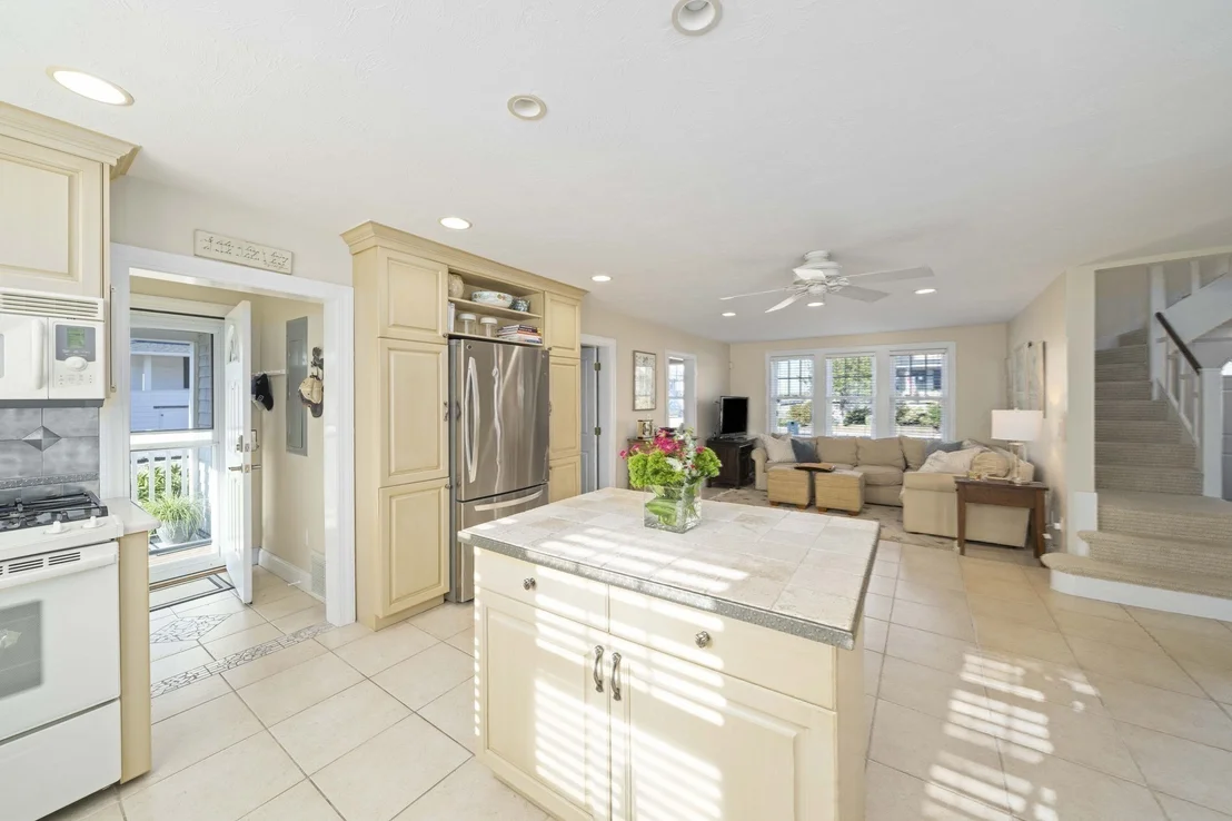 Photo of 117 Manomet Ave.