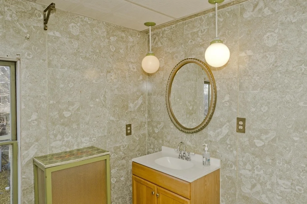 Photo of 115 Thompson St