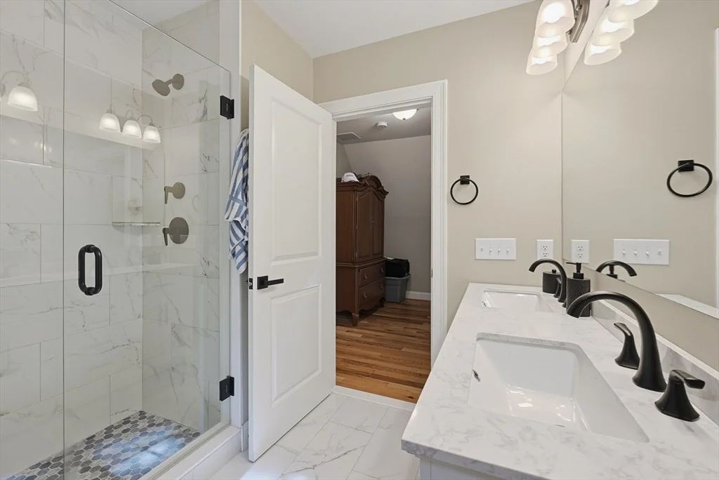 Photo of 74 King Philip Rd