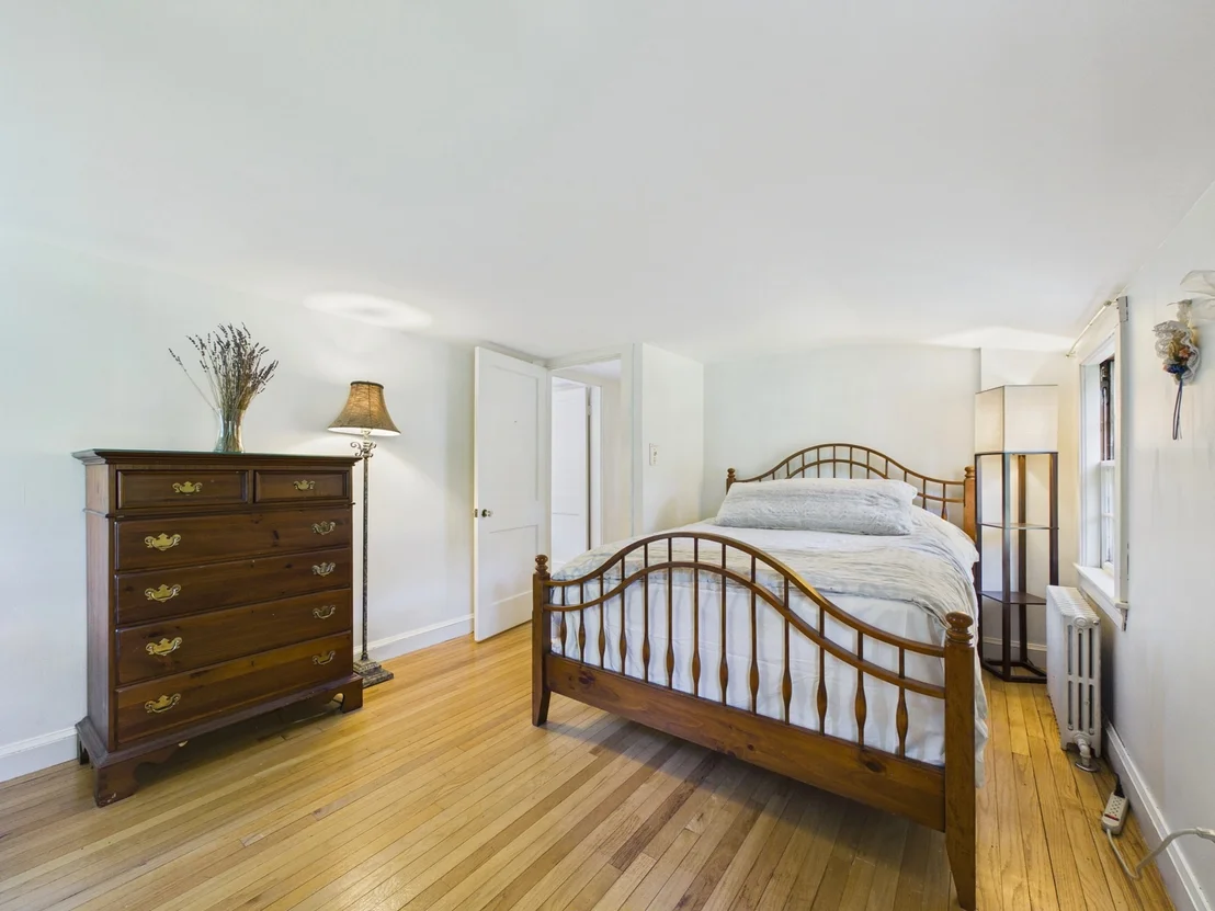 Photo of 390 Marsh St