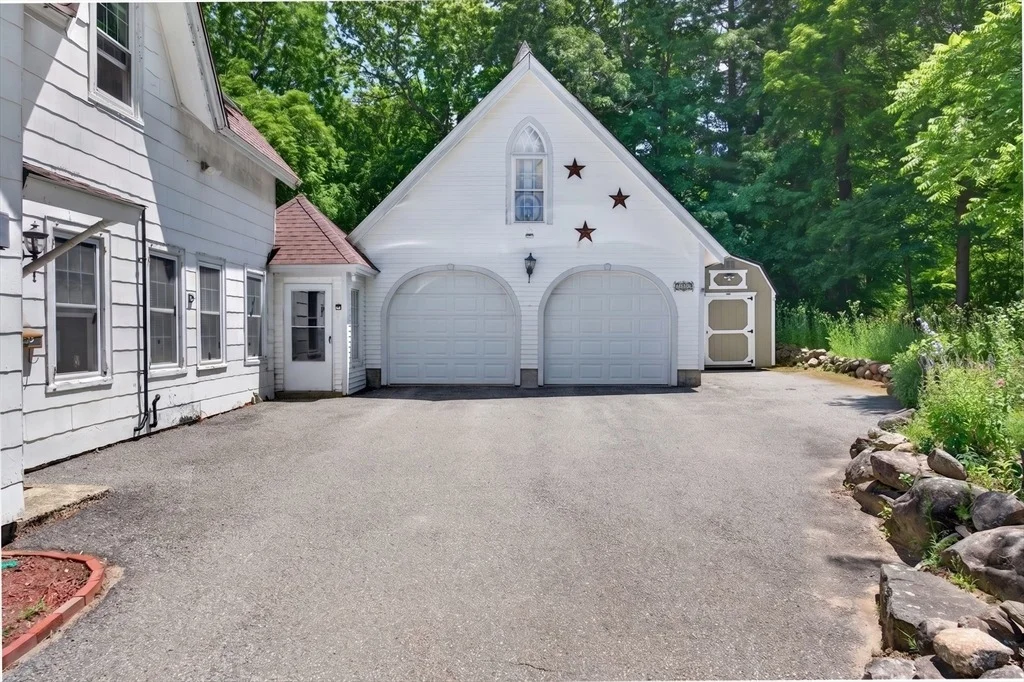 Photo of 164 Pleasant St