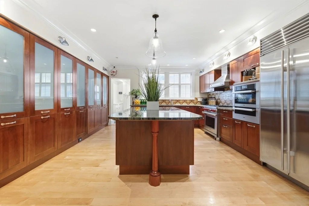 Photo of 321 Beacon Street