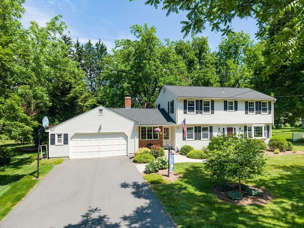 Photo of 6 Brookmont Dr