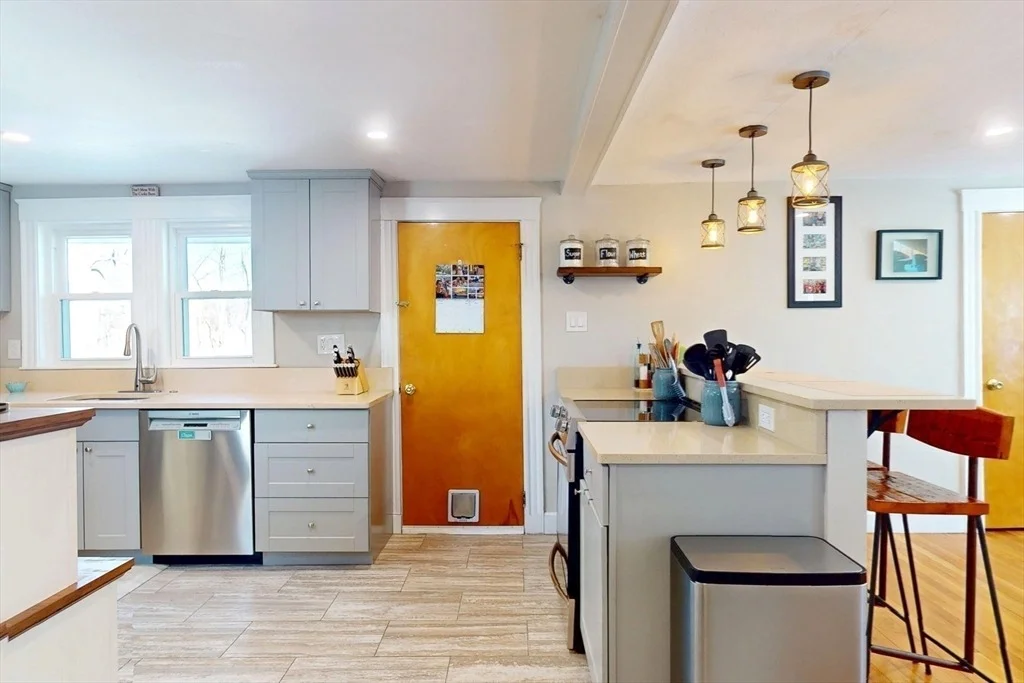 Photo of 1393 Trapelo Road