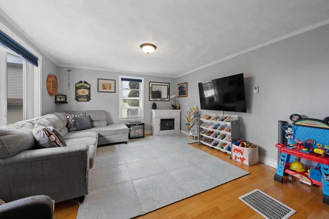 Photo of 10 Windsor Ave