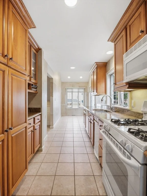 Photo of Unit 3901 at 3901 Knightsbridge Close