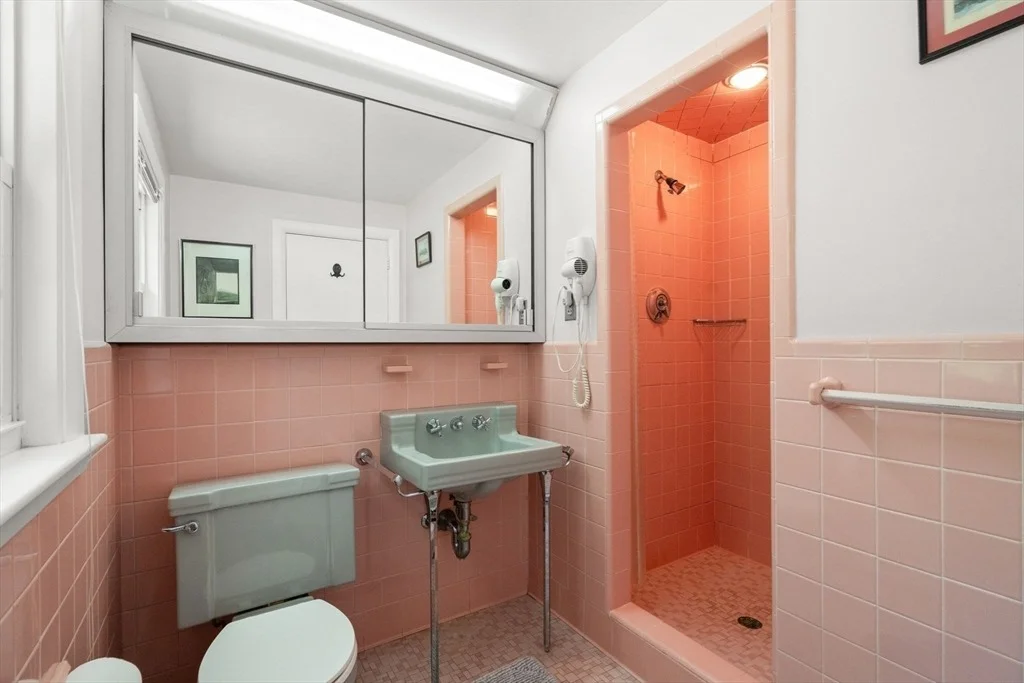 Photo of 242 Winter St