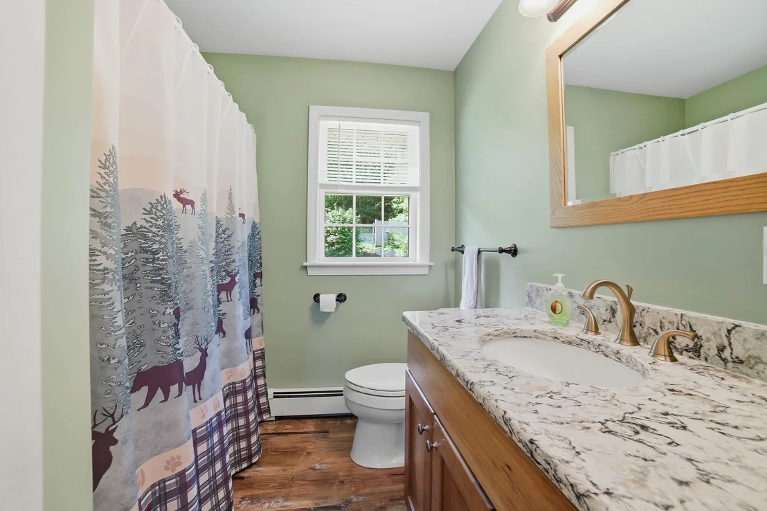 Photo of 425 River Road