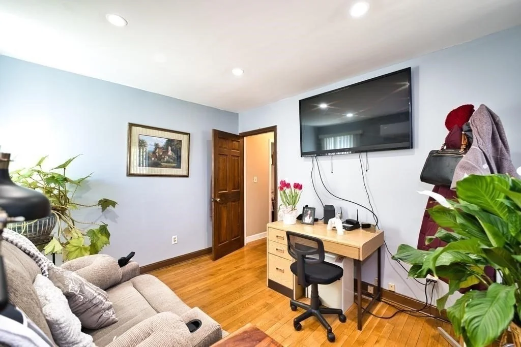 Photo of 70 River Road