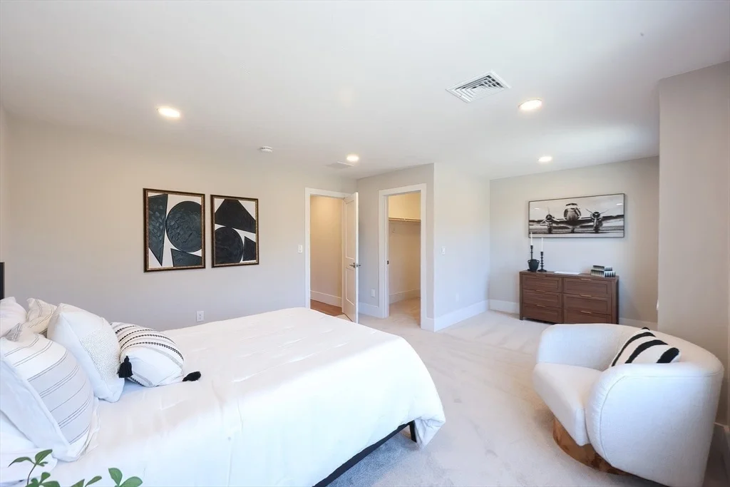 Photo of Unit UNIT18 at 27 Thomas Mann Circle